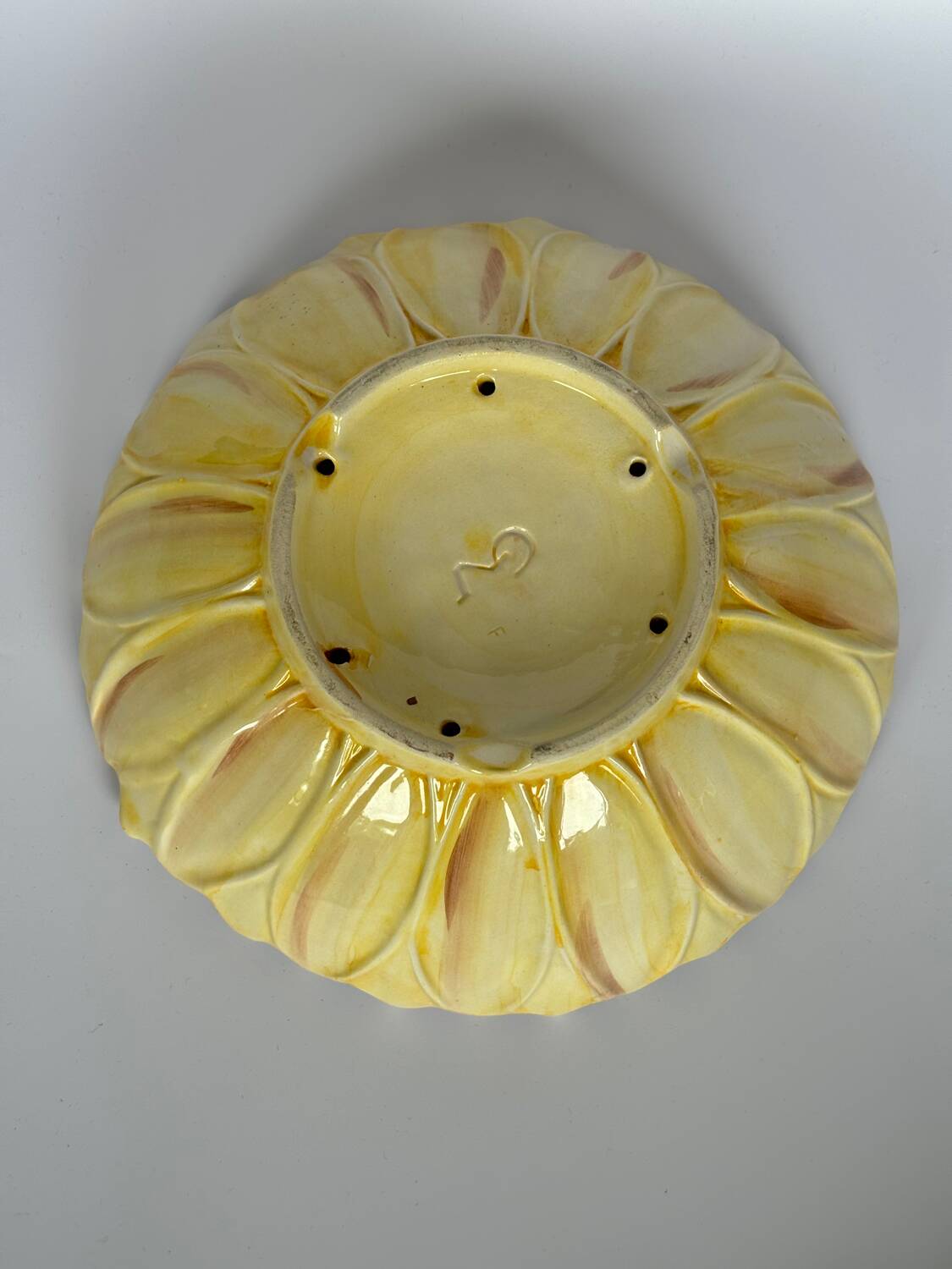 Sunflower slip draining salad bowl