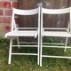 Paire de chaise pliante en bois blanc vintage