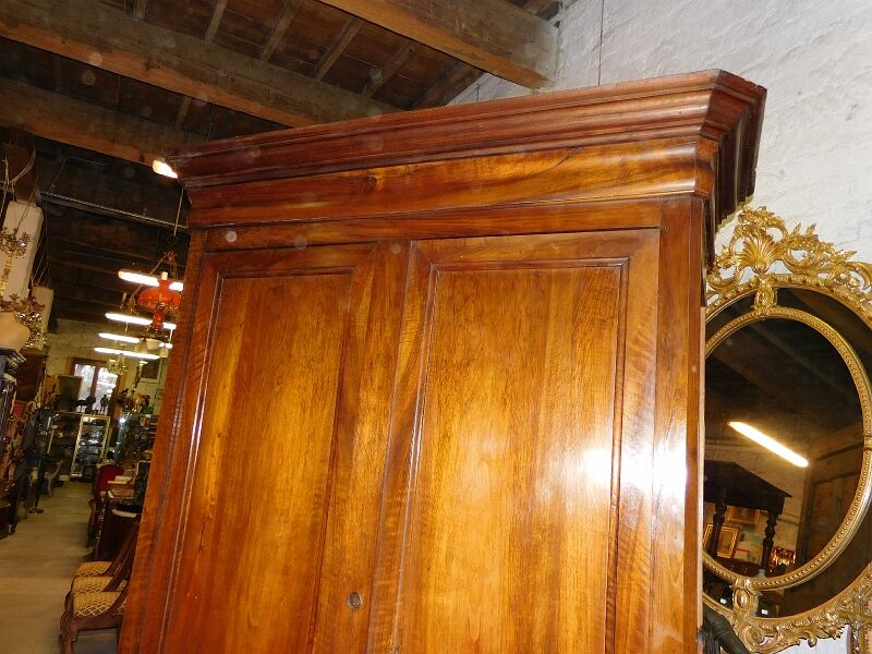 Large wardrobe Louis Philippe en noyer of the 19th siecle