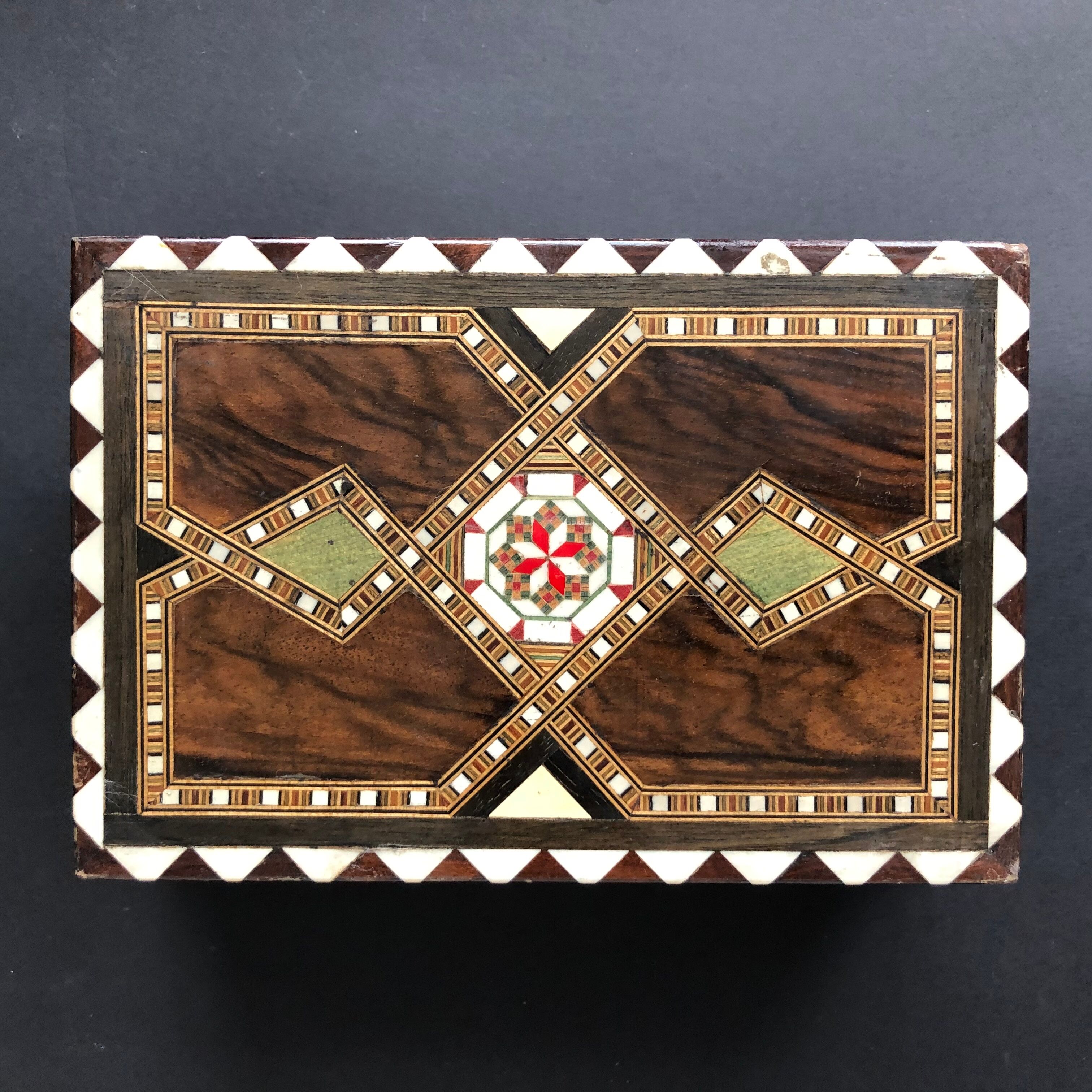 Music box in wood marquetry