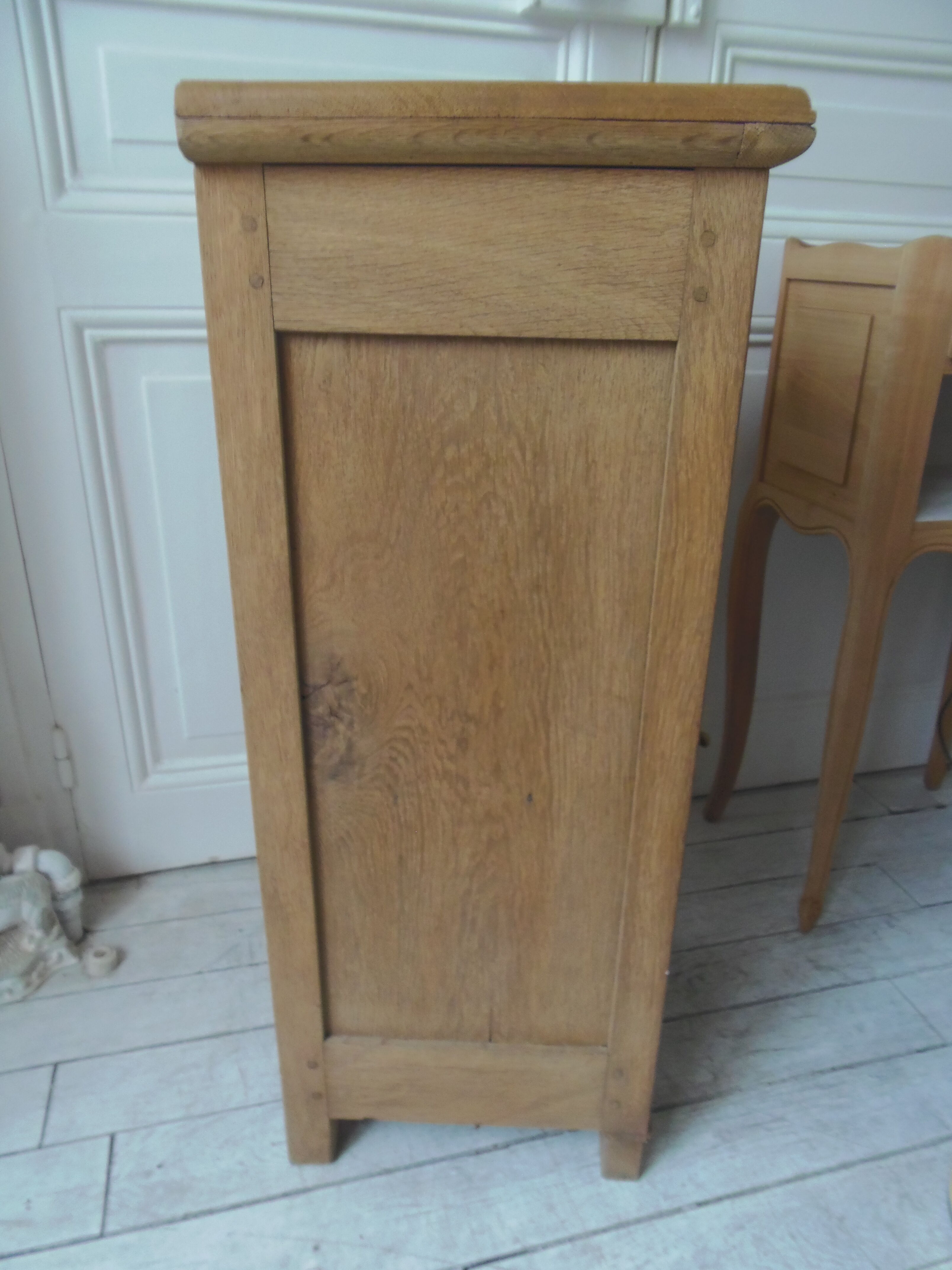 Antique bedside table in solid oak, 1 drawer, 1 door.