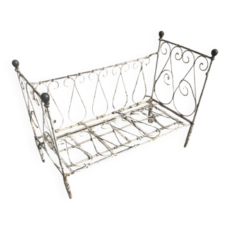 19th-century cast iron bed