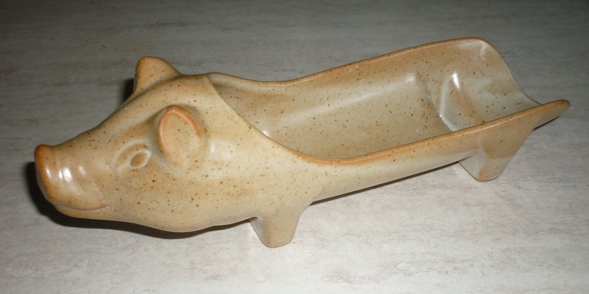 CNP Village sandstone pig