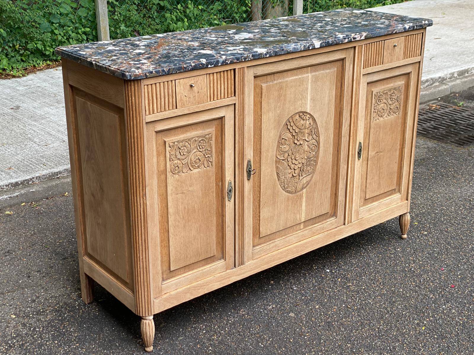 Art Deco buffet renovated in solid oak and breccia marble from the 1930s.