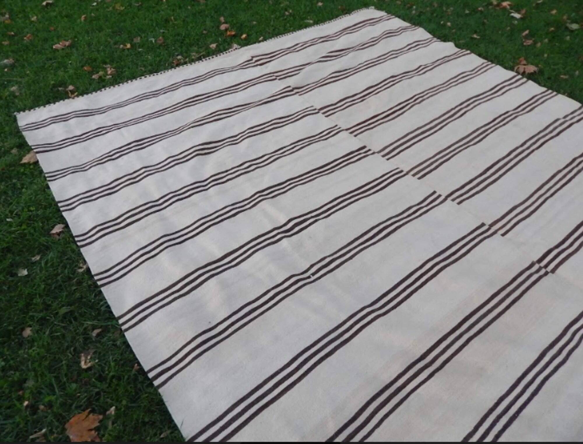 Vintage Turkish kilim, handwoven, 280x380 cm.