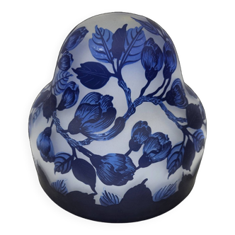 Gallé lamp cap with blue leaves decor