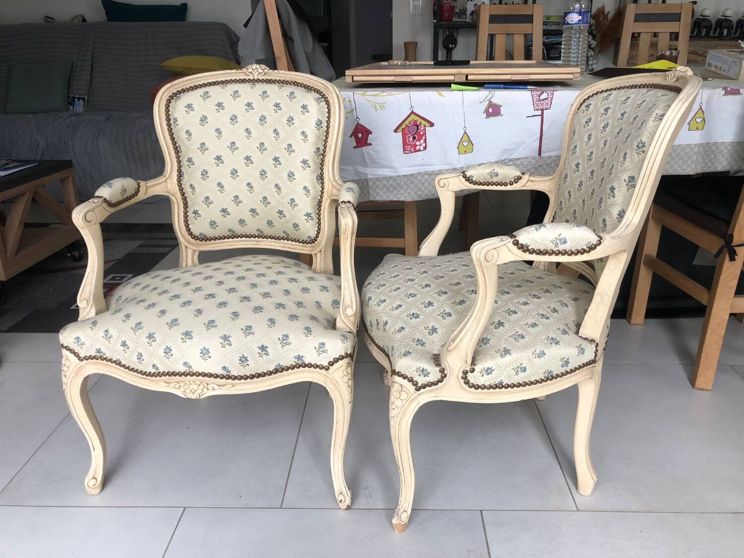 Paire de fauteuil laqué de style Louis XV
