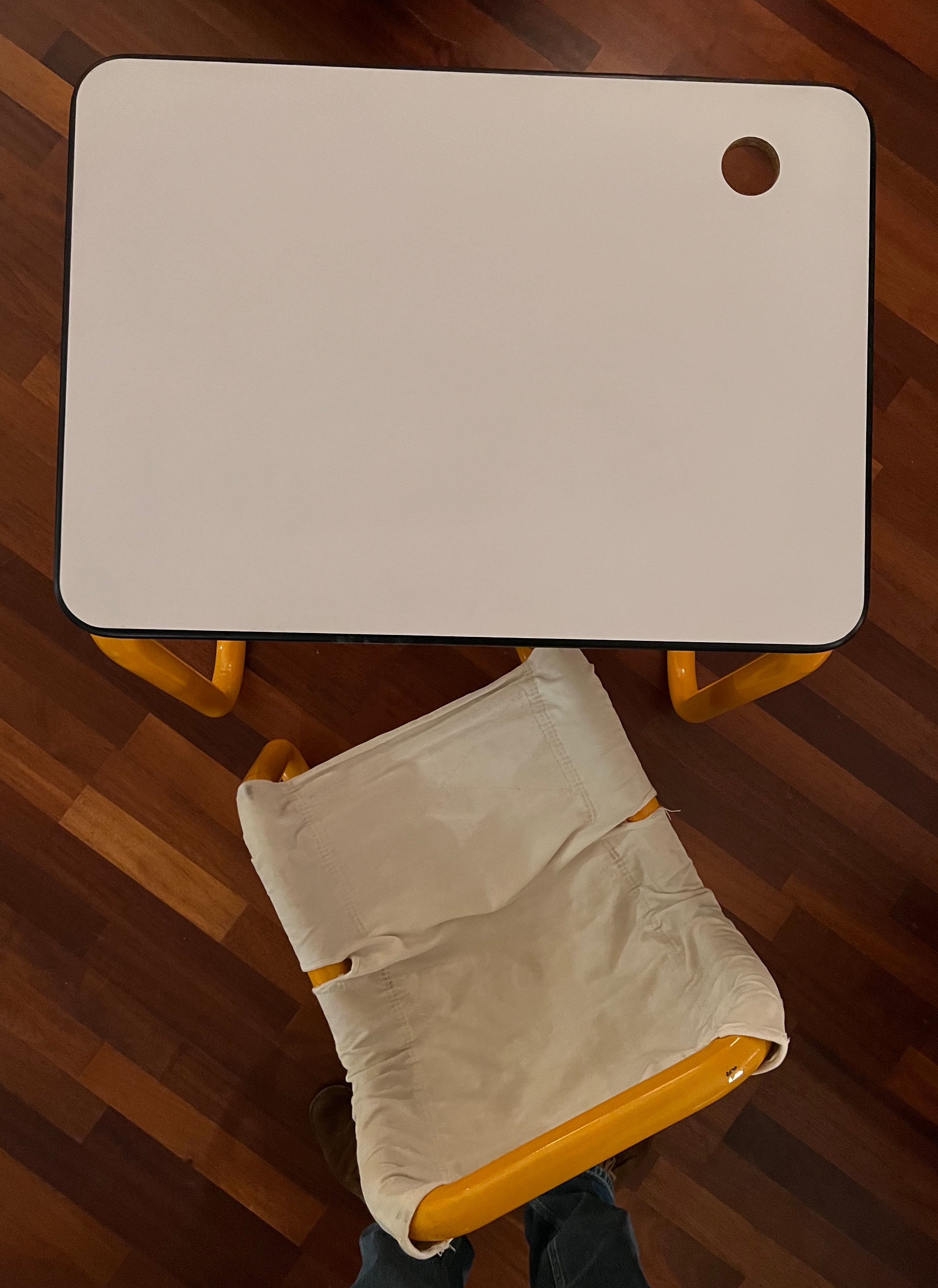 Bureau et chaise tubulaire jaune année 70's