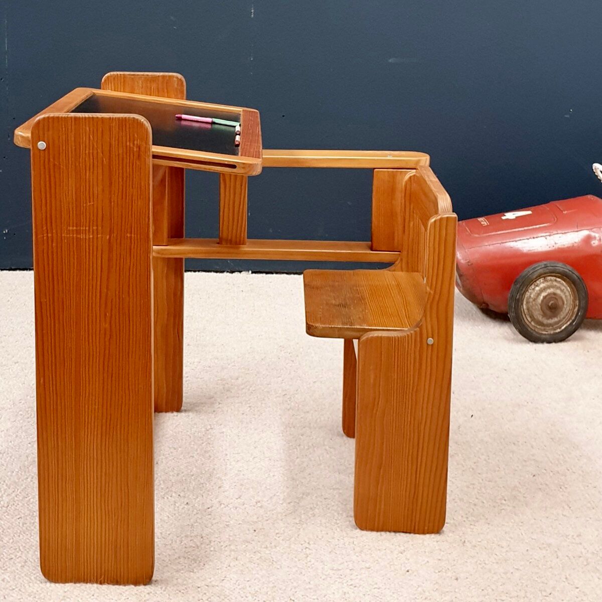 Trama folding children's desk