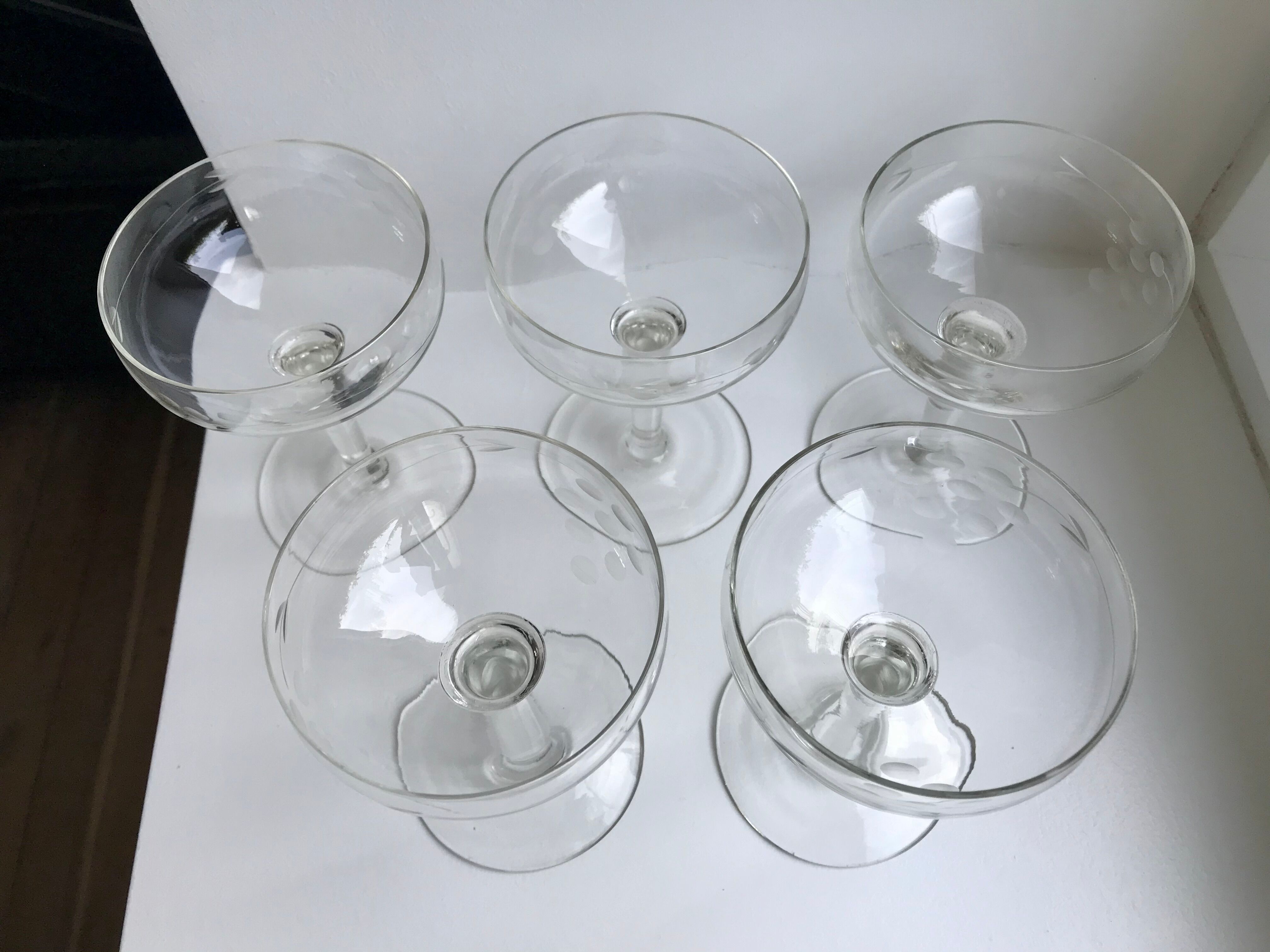 Set of 5 champagne glasses in crystal engraved 50s