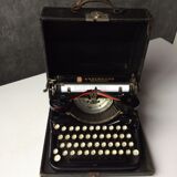 Old-typewriter Underwood portable