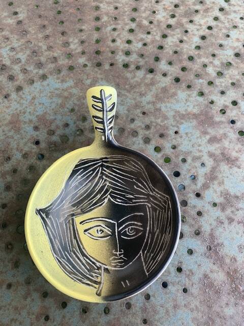 Bowl, pan with a female face engraved in enameled ceramic helene Ugo vallauris vintage