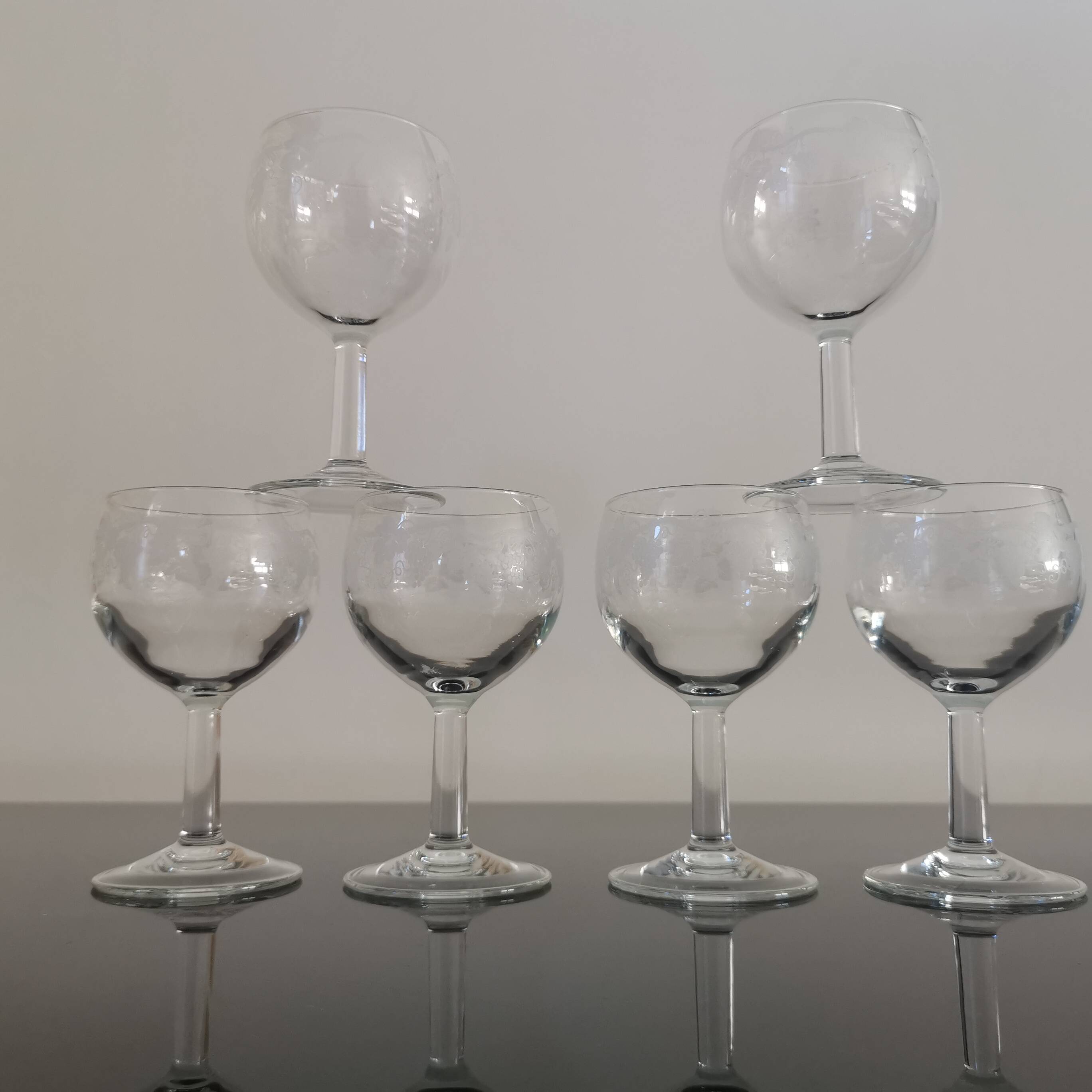 6 vintage “Henri Julien” white wine balloon glasses decorated with bunches of grapes LUMINARC