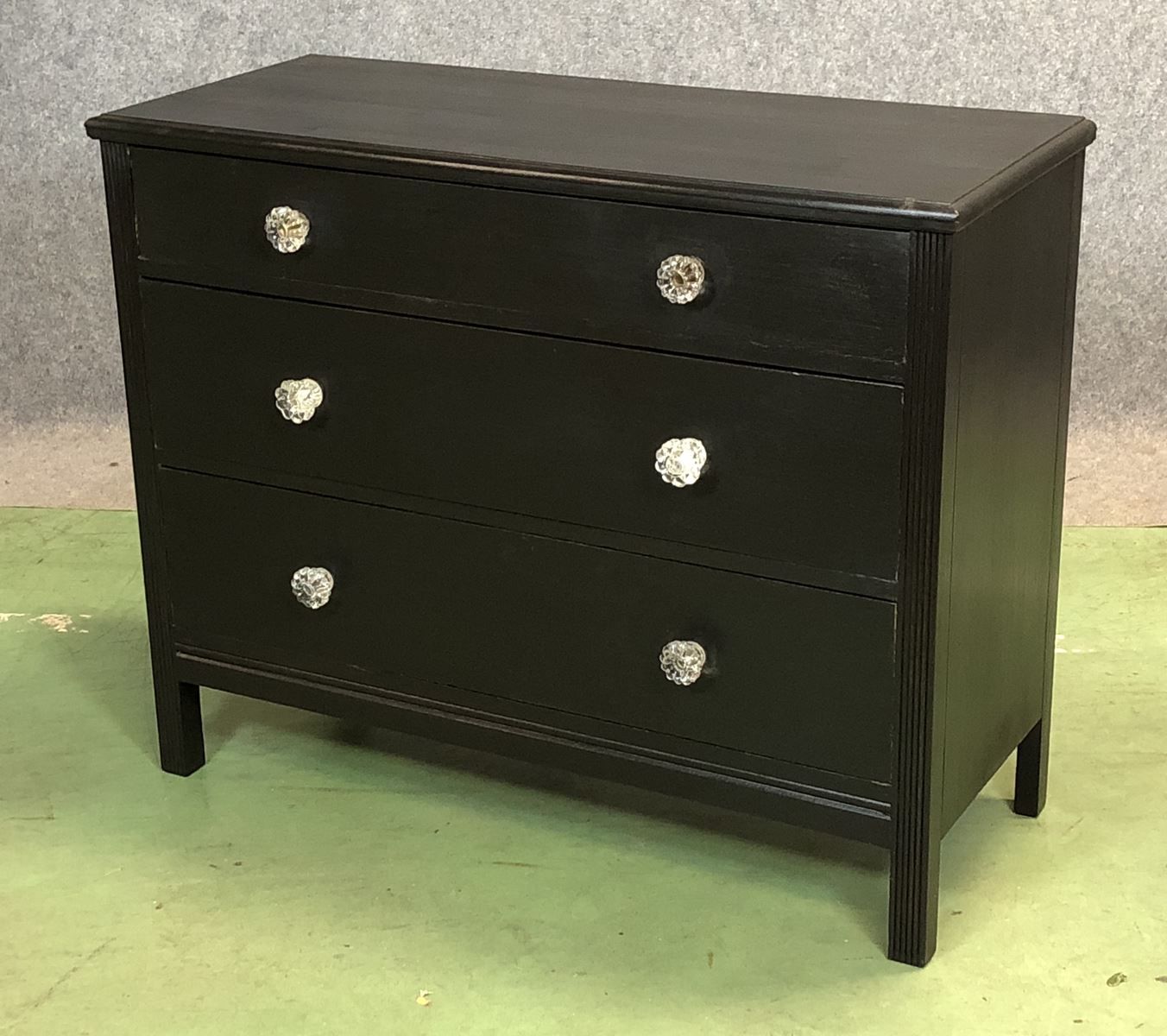 Chest of drawers in oak and glass buttons - 30 years