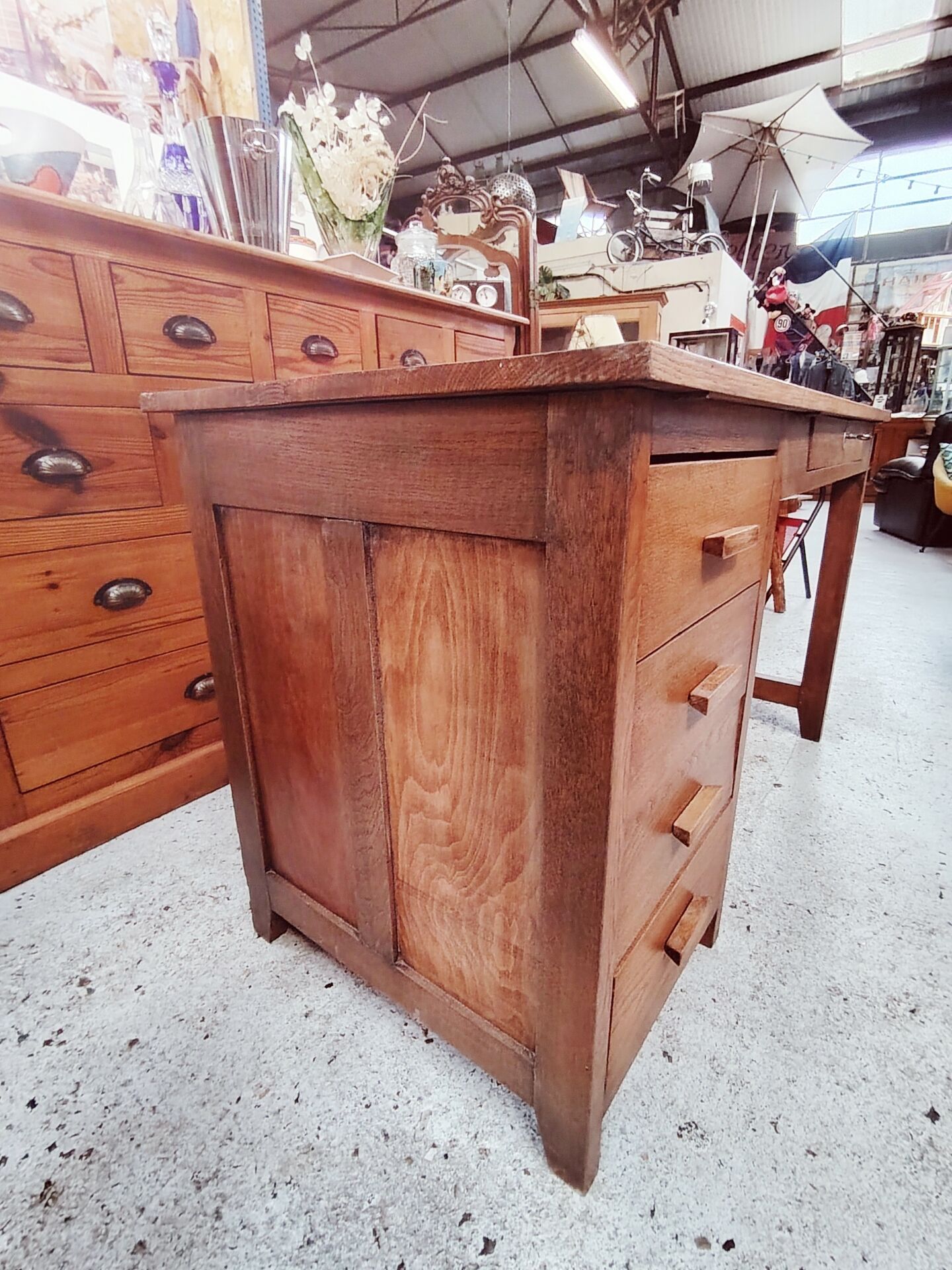 Bureau d'esprit maître d'école en bois massif à caisson - 1950