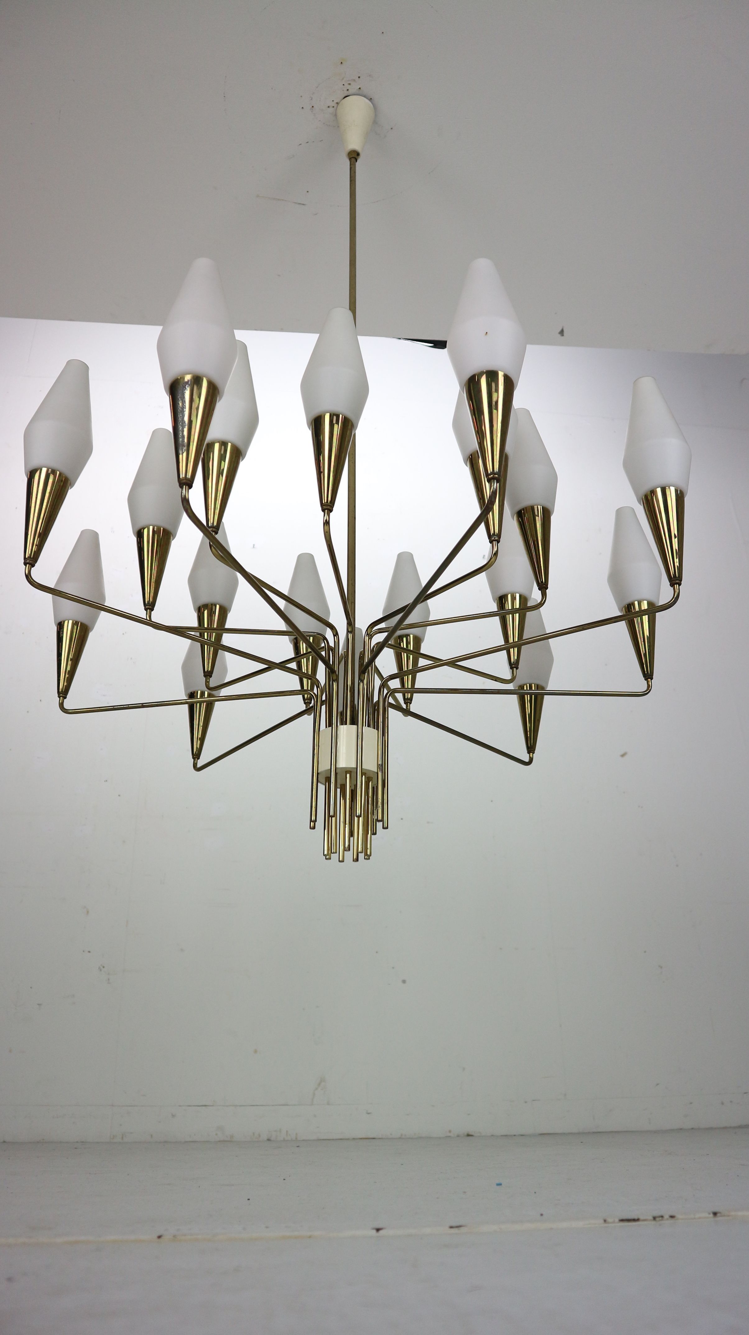 Italian mid-century modern brass and opaline glass chandelier, 1960
