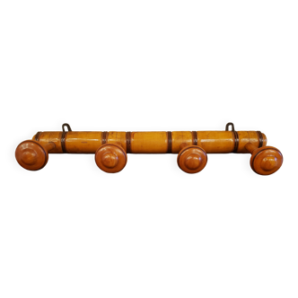 Wooden wall-mounted coat rack with 4 hooks