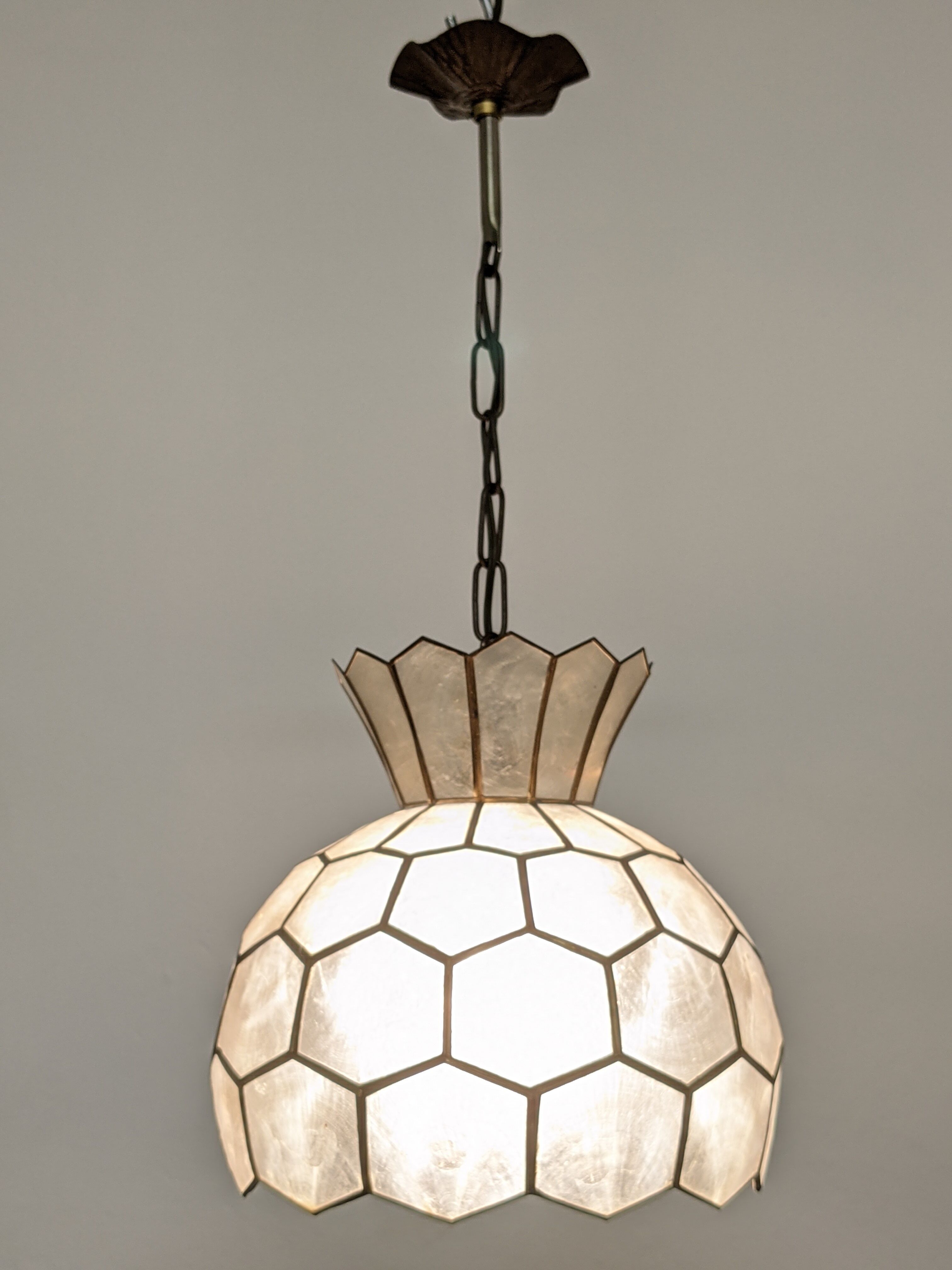 Mother-of-pearl suspension of the 70s