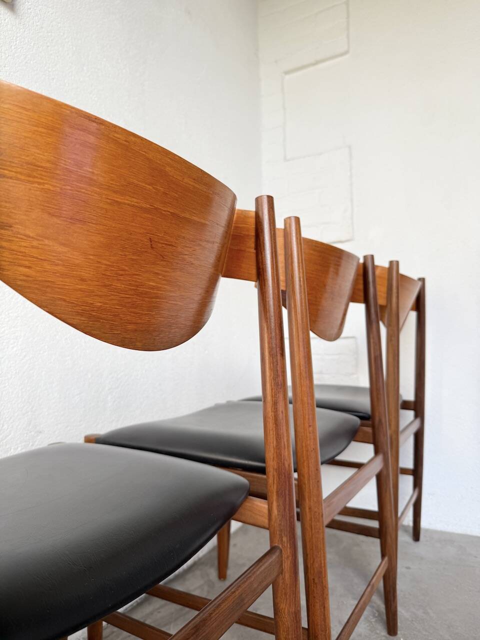 Set of 4 Italian chairs by Gianfranco Frattini.