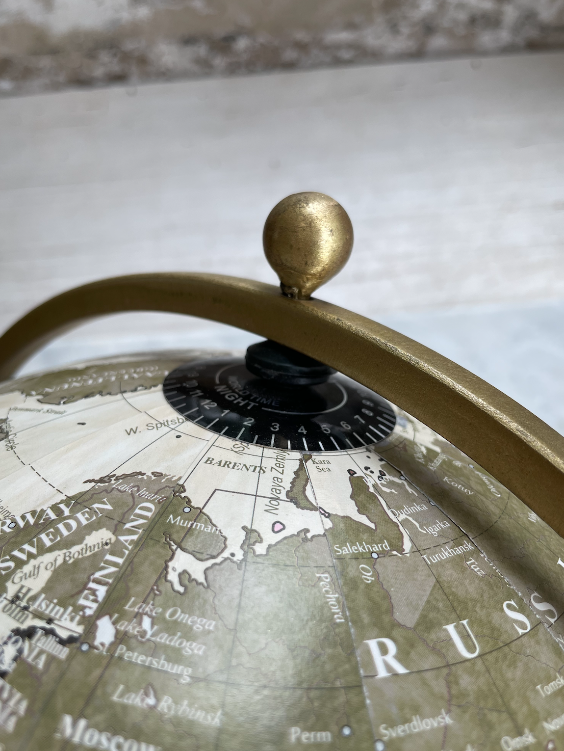 Globe earth 90s, brass spiral base