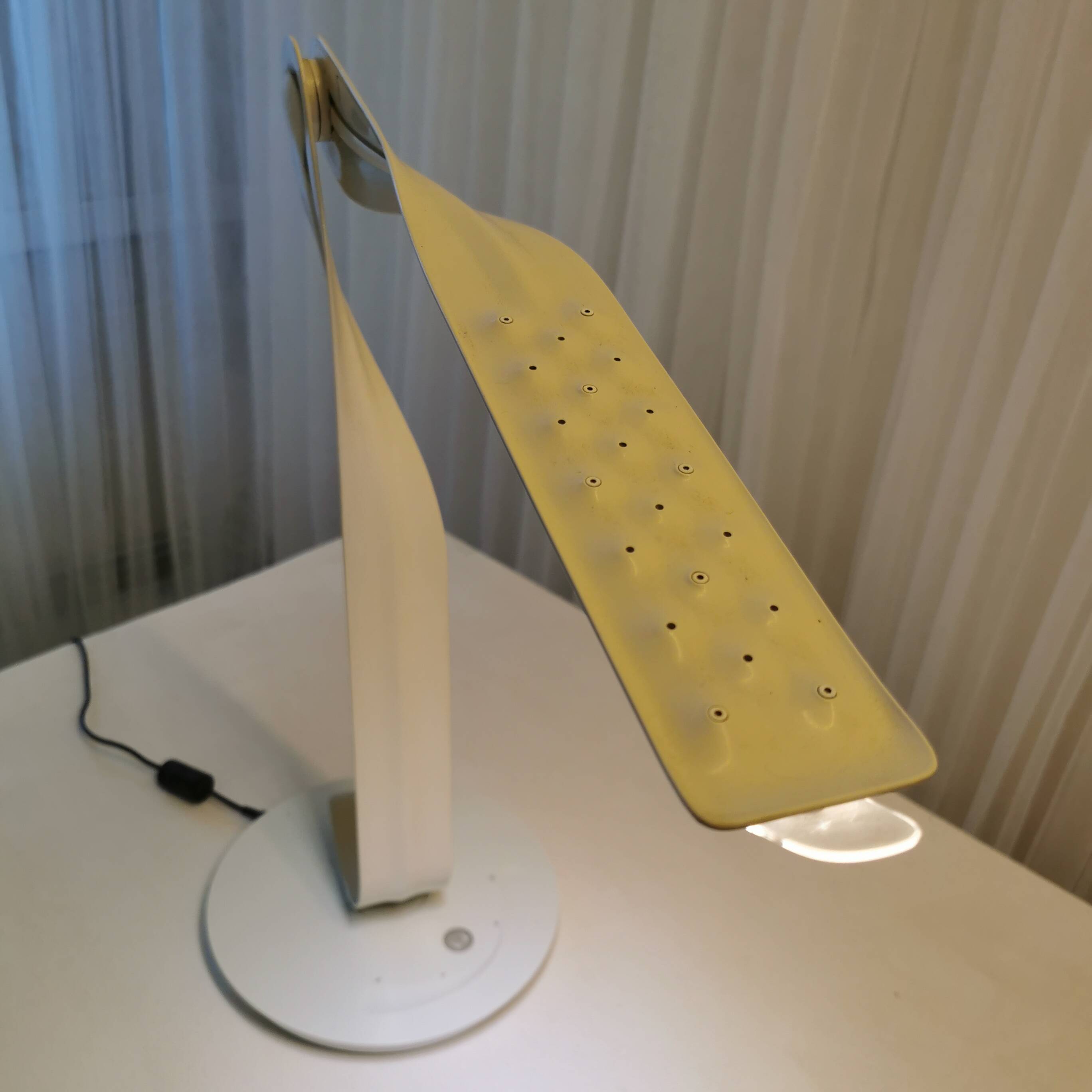 “Herman Miller” lamp