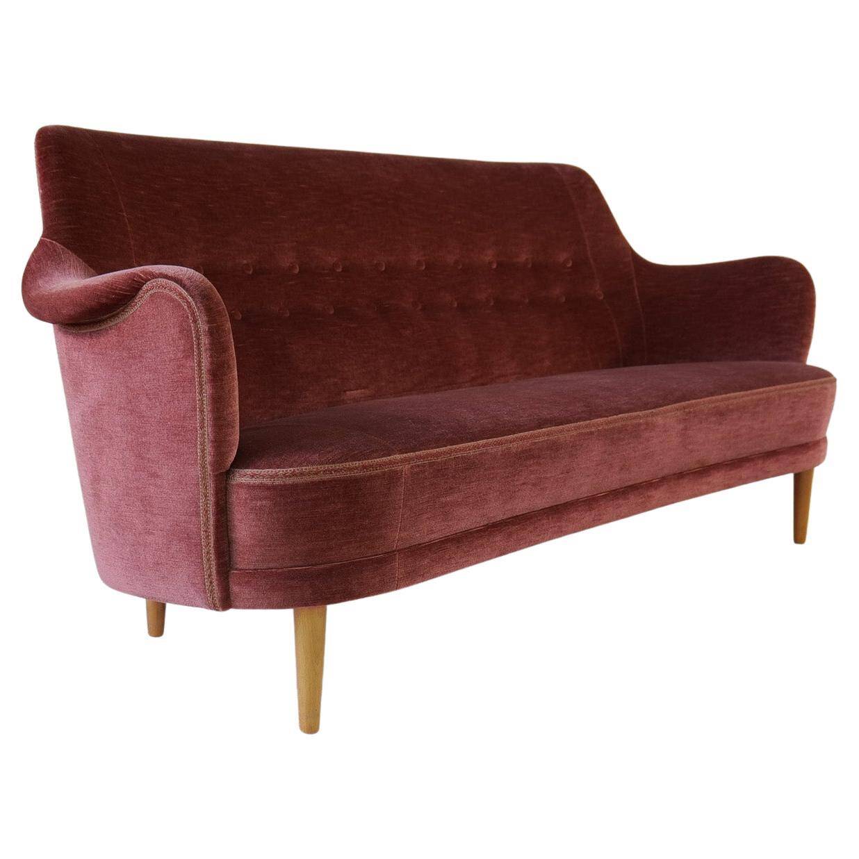 "Samsas" canapé in rare velvet by Carl Malmsten from the mid-century, Sweden, 1960s.