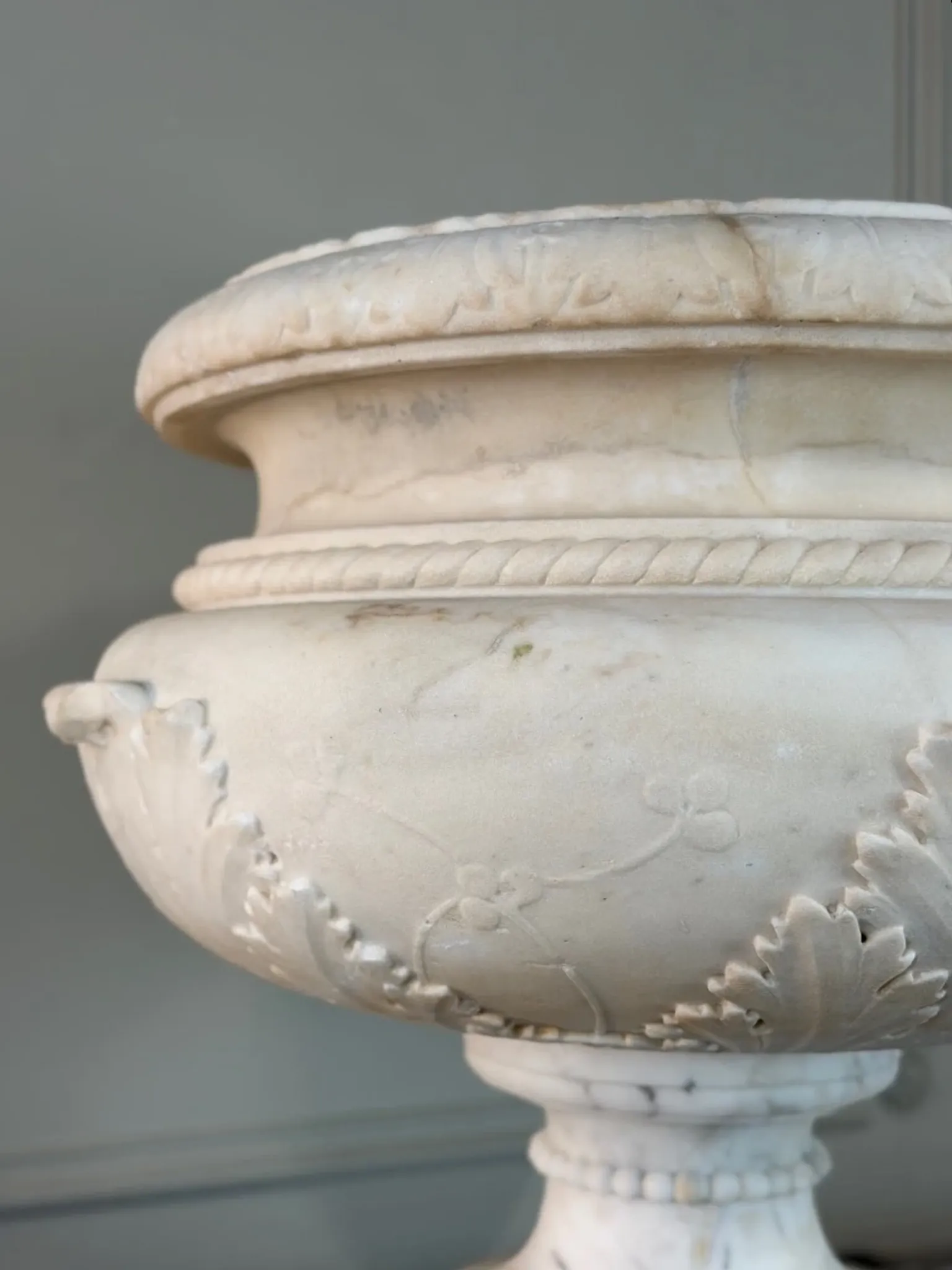 Neoclassical basin in white Carrara marble, Italy, late 18th to early 19th century.