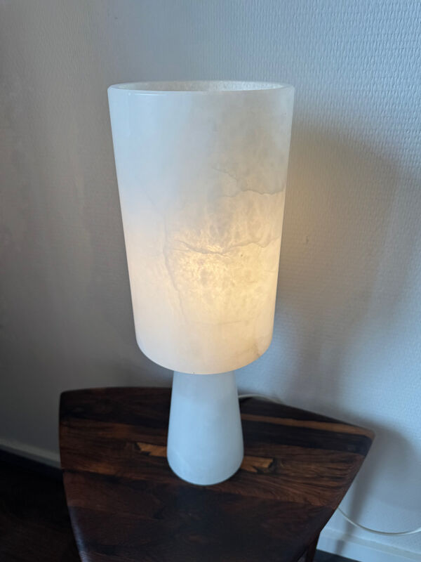 Lampe de table en albâtre espagnol moderniste du milieu du siècle, années 1990