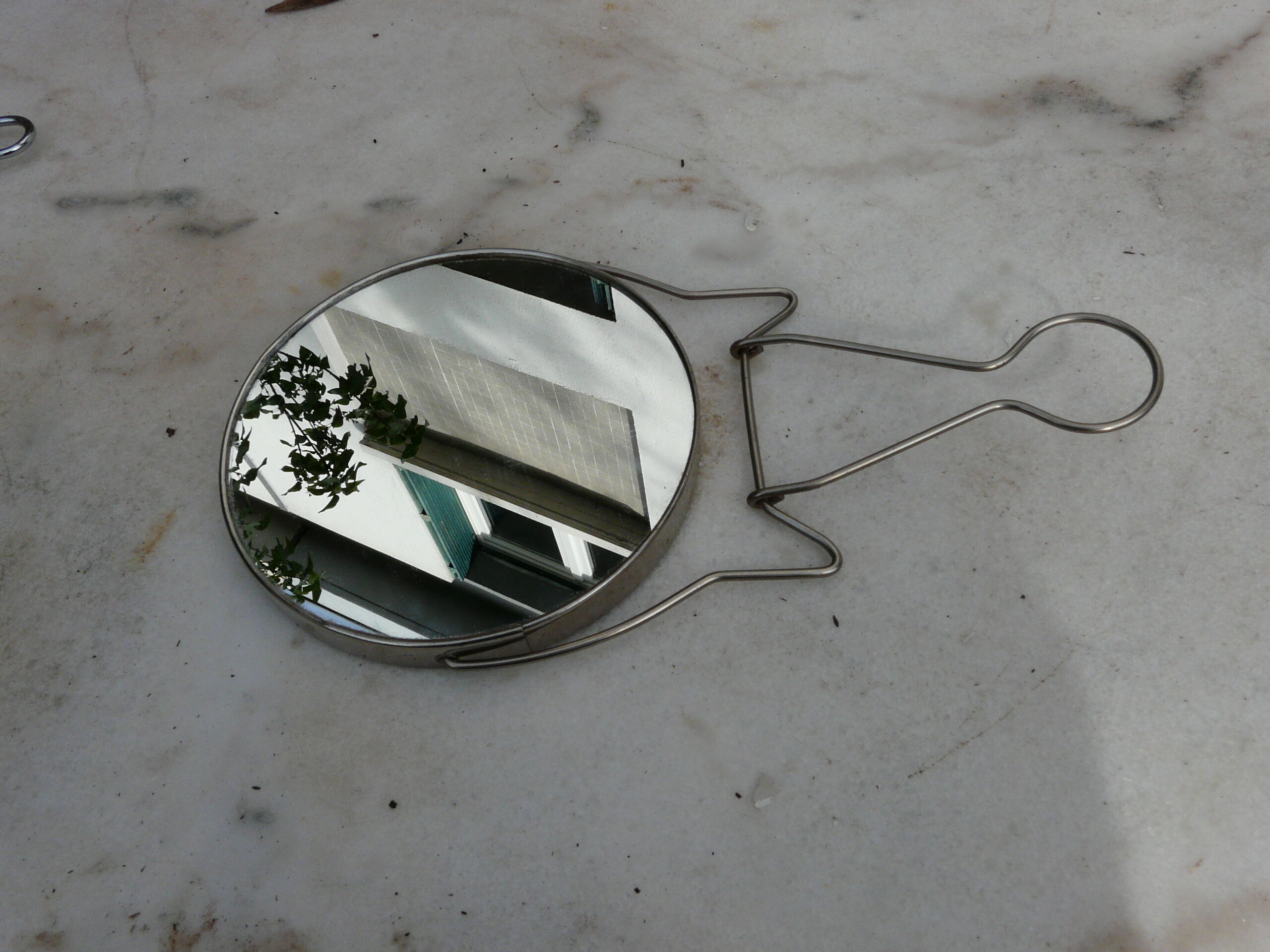 Mirror barber 2 faces a magnifying