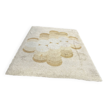 Large rug with floral decoration.