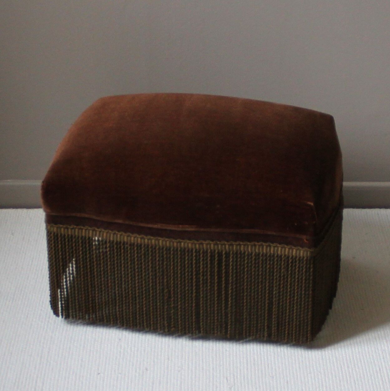 Fauteuil crapaud  & ottoman vintage velours brun profond