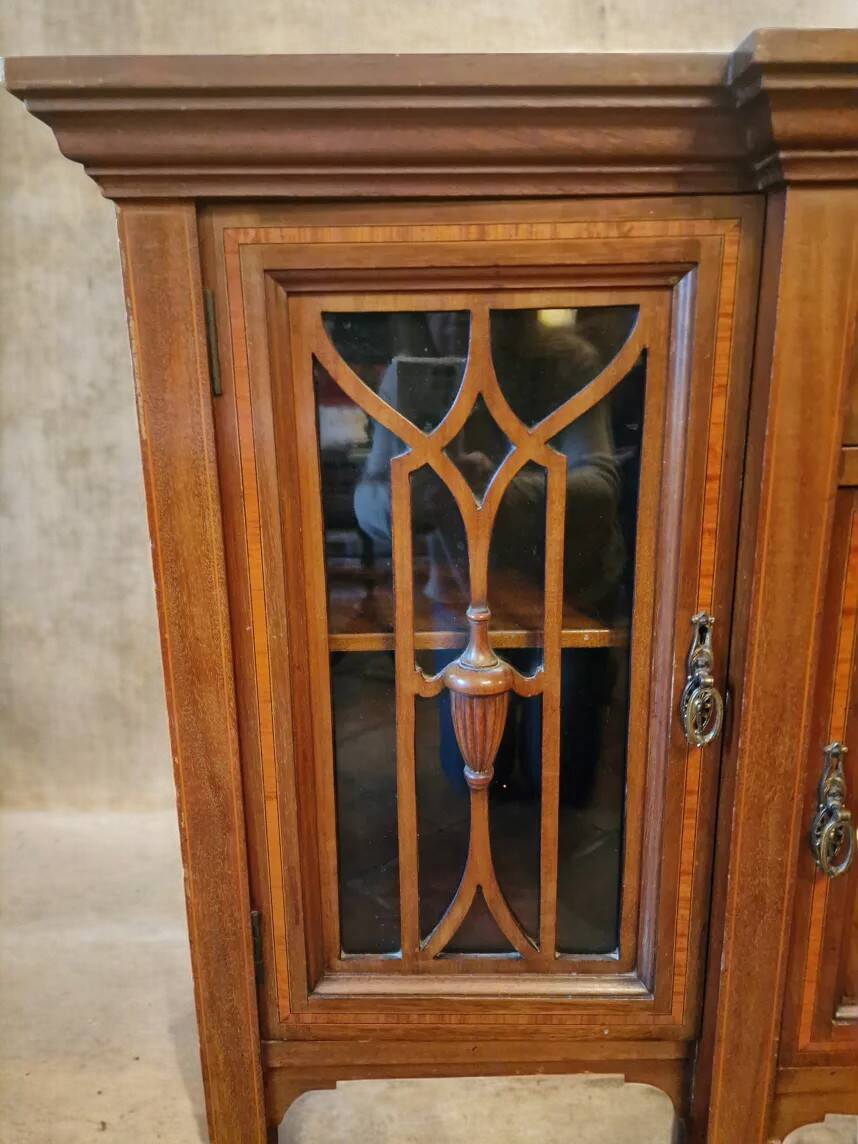 Buffet anglais vitré en acajou