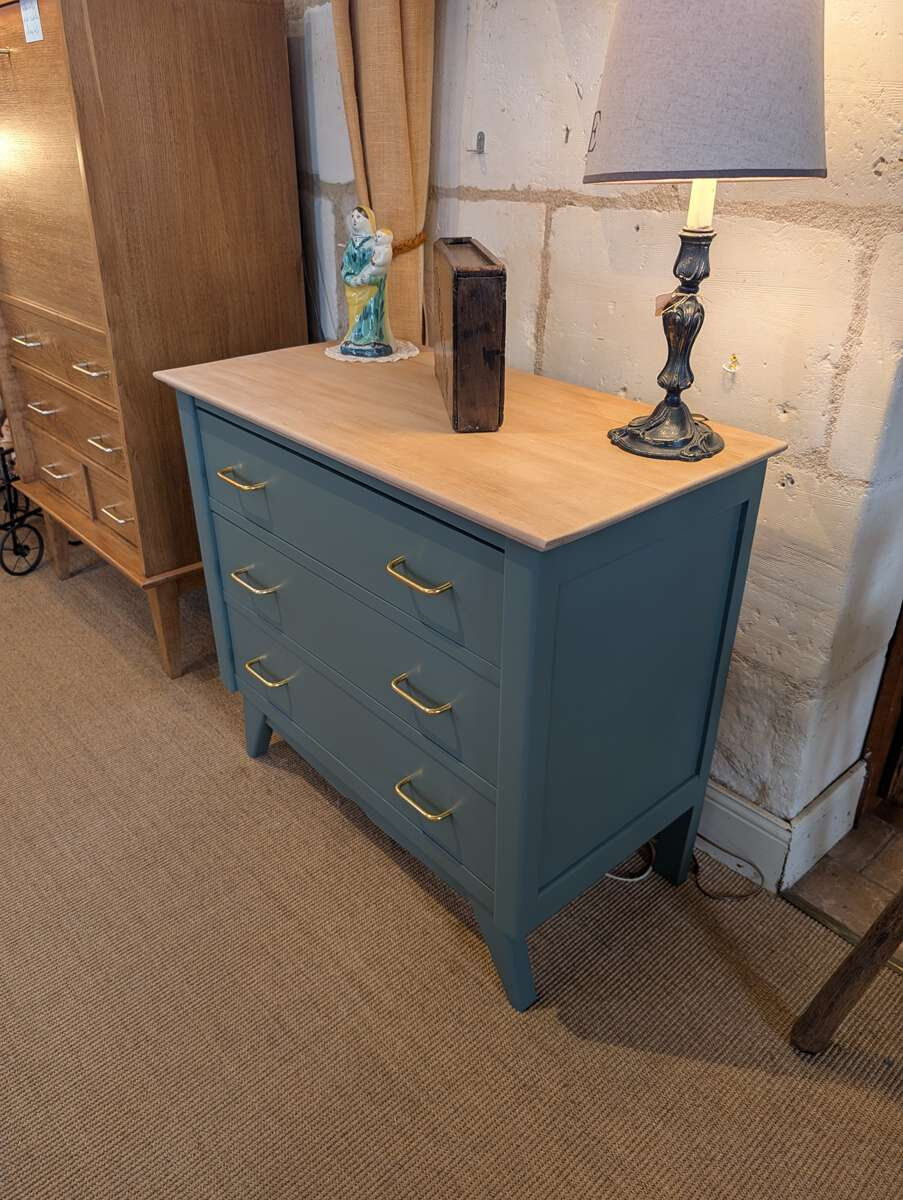 Vintage chest of drawers