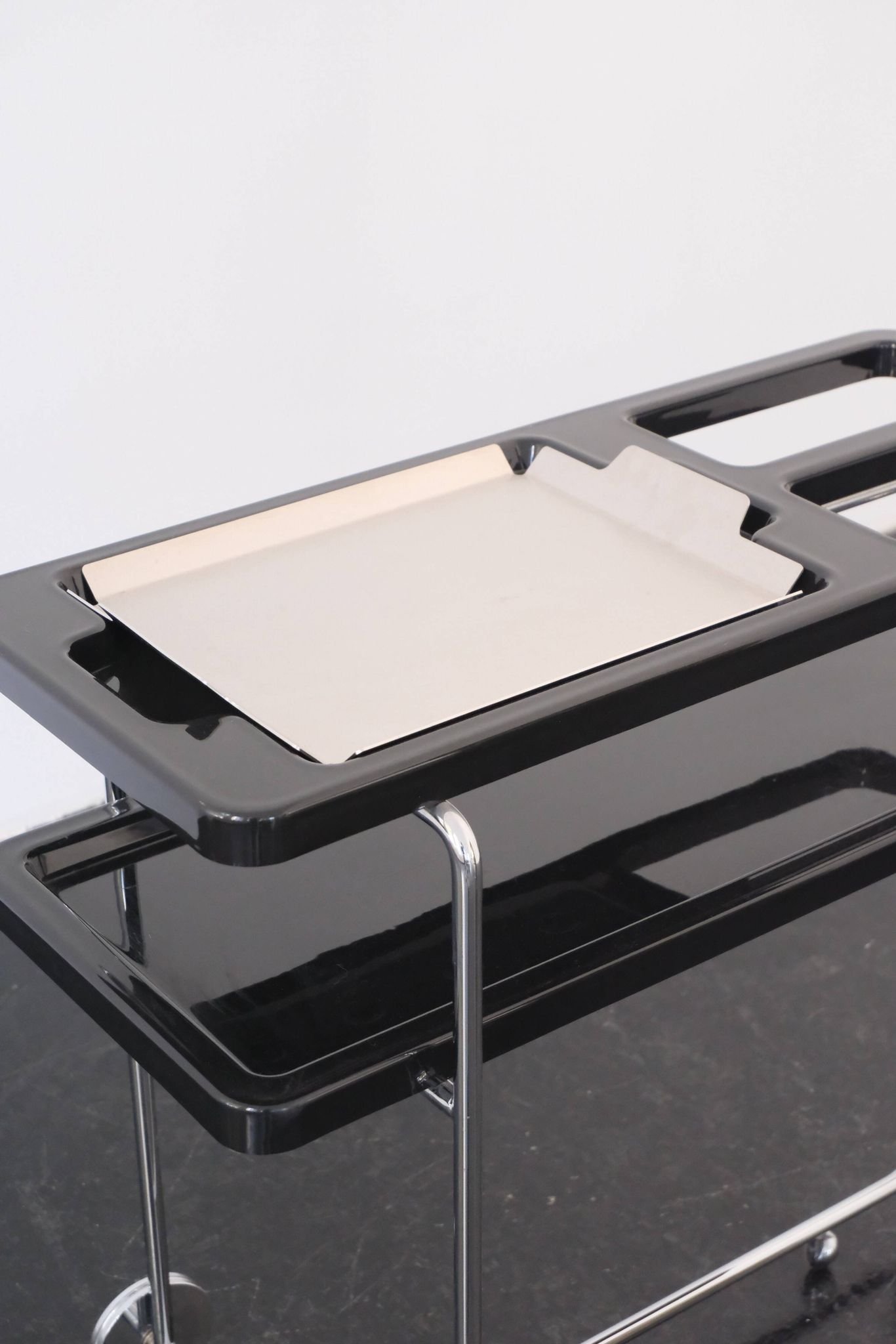 “Happy Hour” trolley by Alfredo Häberli / BD Barcelona
