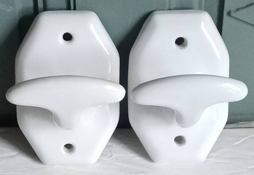 2 enamelled porcelain coat hooks from the 1930s