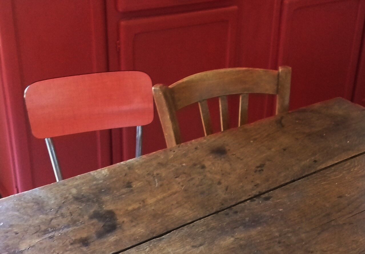 Lot 2 formica chairs