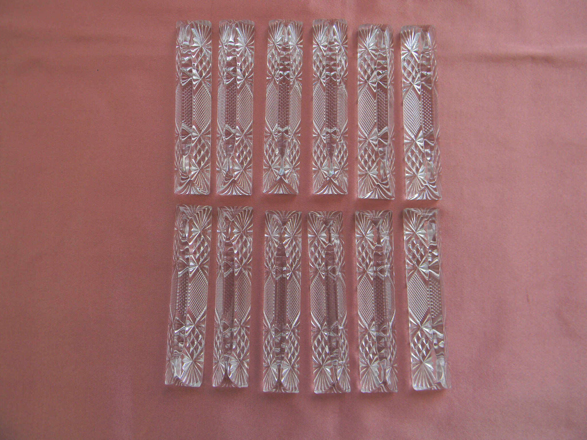 Set of 12 knife holders in cut crystal