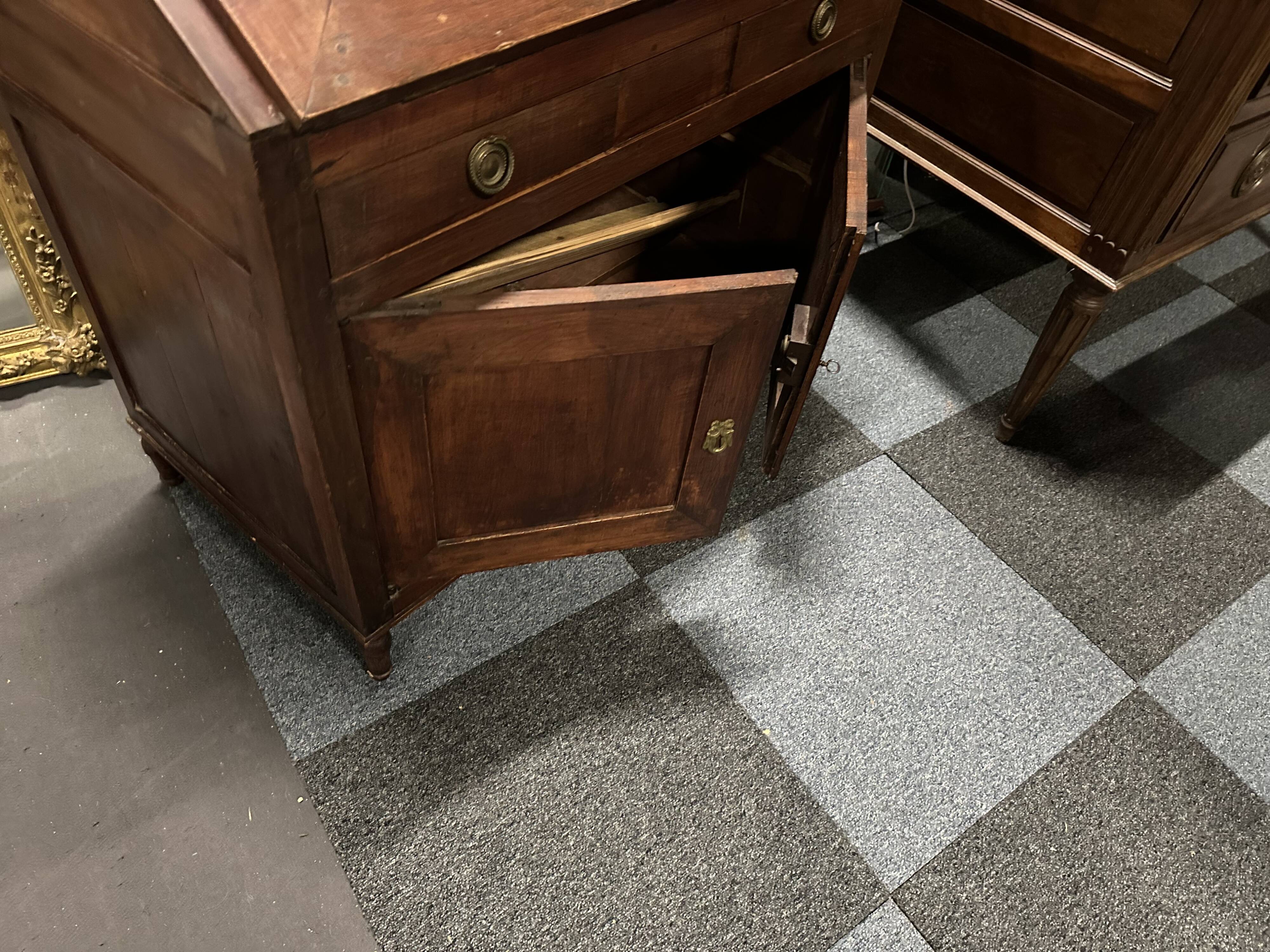 Bureau à pente