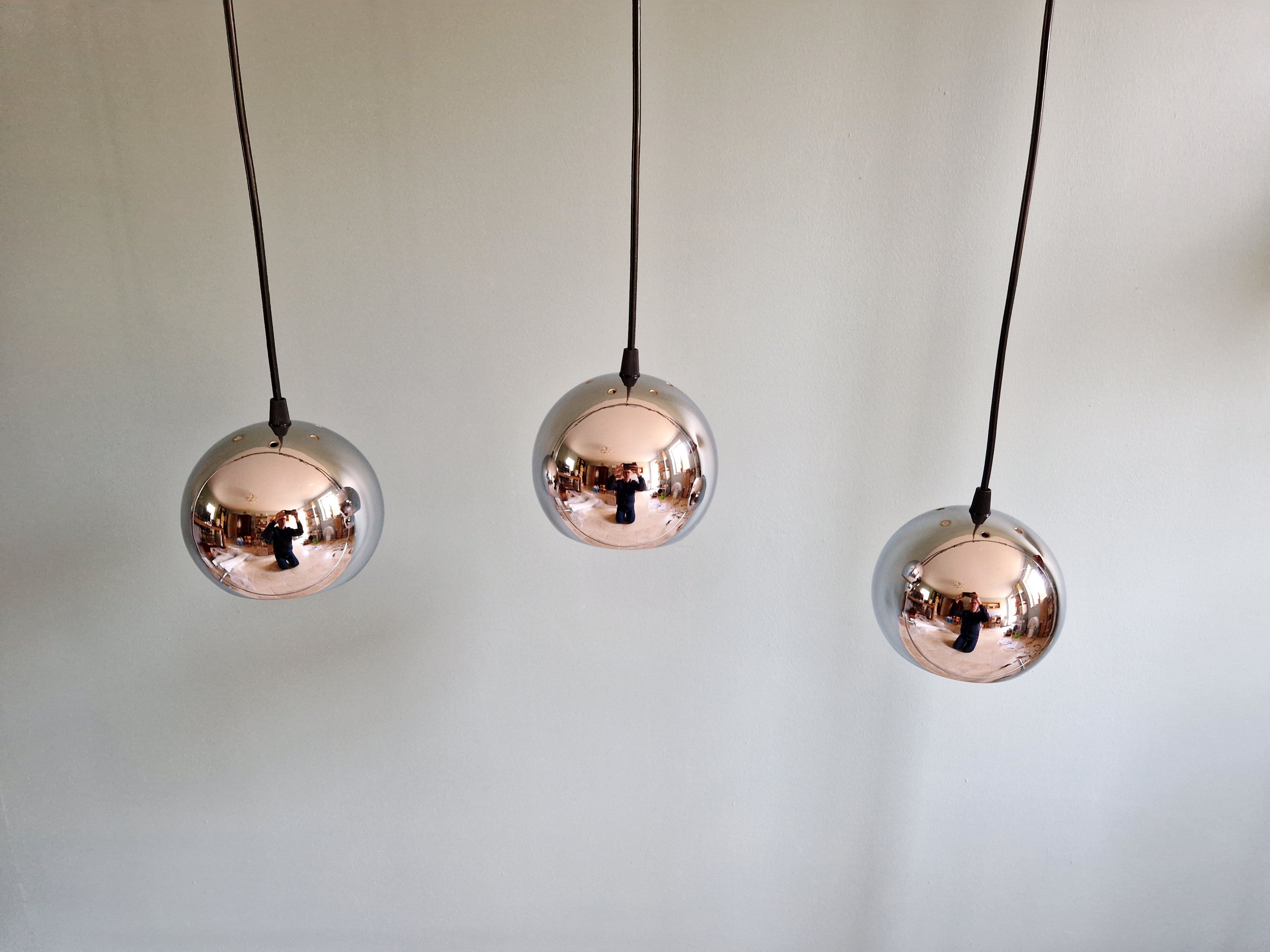 Chrome metal Eyeball suspension trio, Space Age design, 1970.
