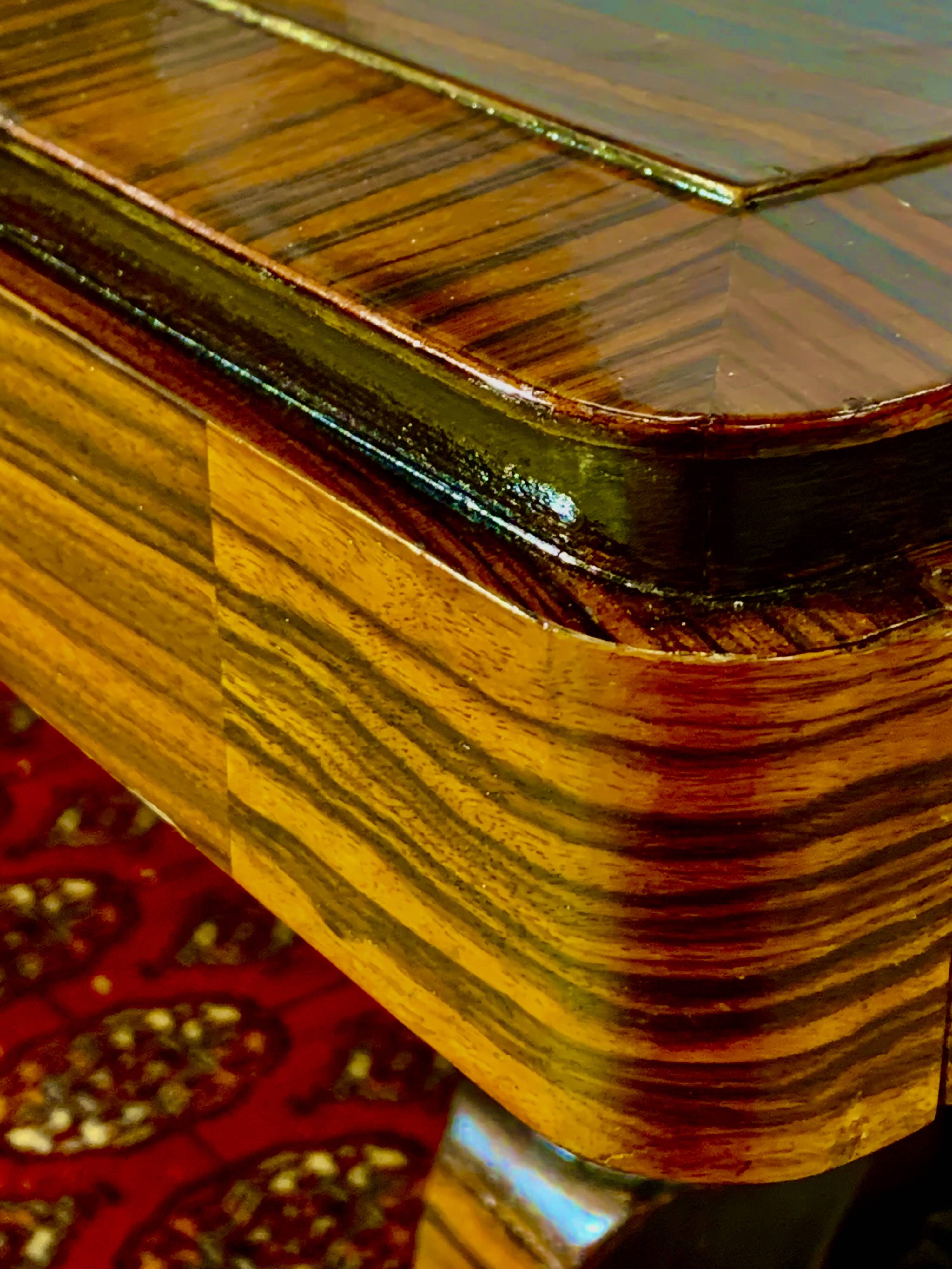 1930 Art Deco dining table in Macassar Ebony and RIO Rosewood, with extensions,