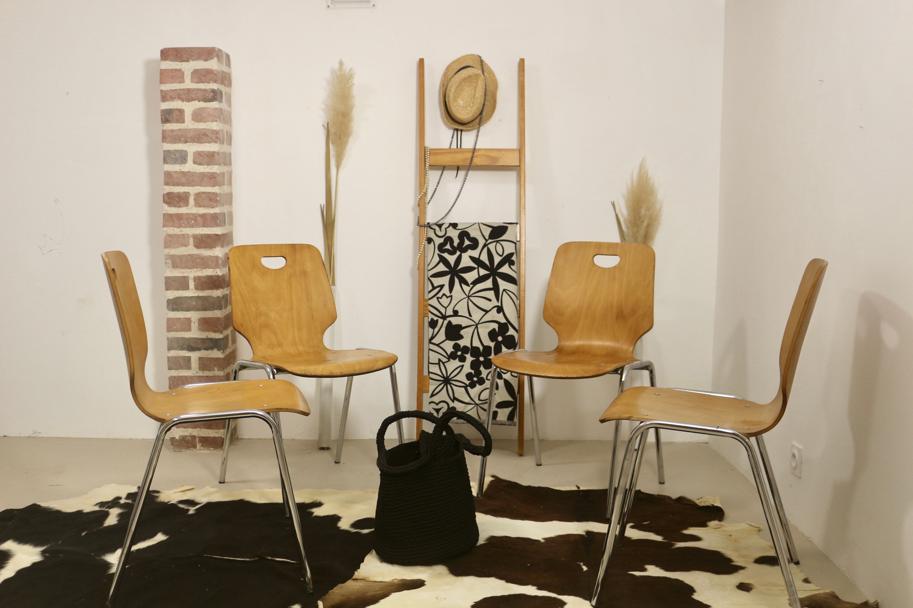 Set of 4 stackable chairs in plywood