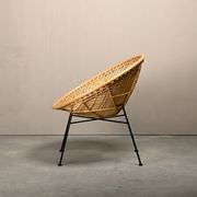 Fauteuil corbeille en rotin et métal noir