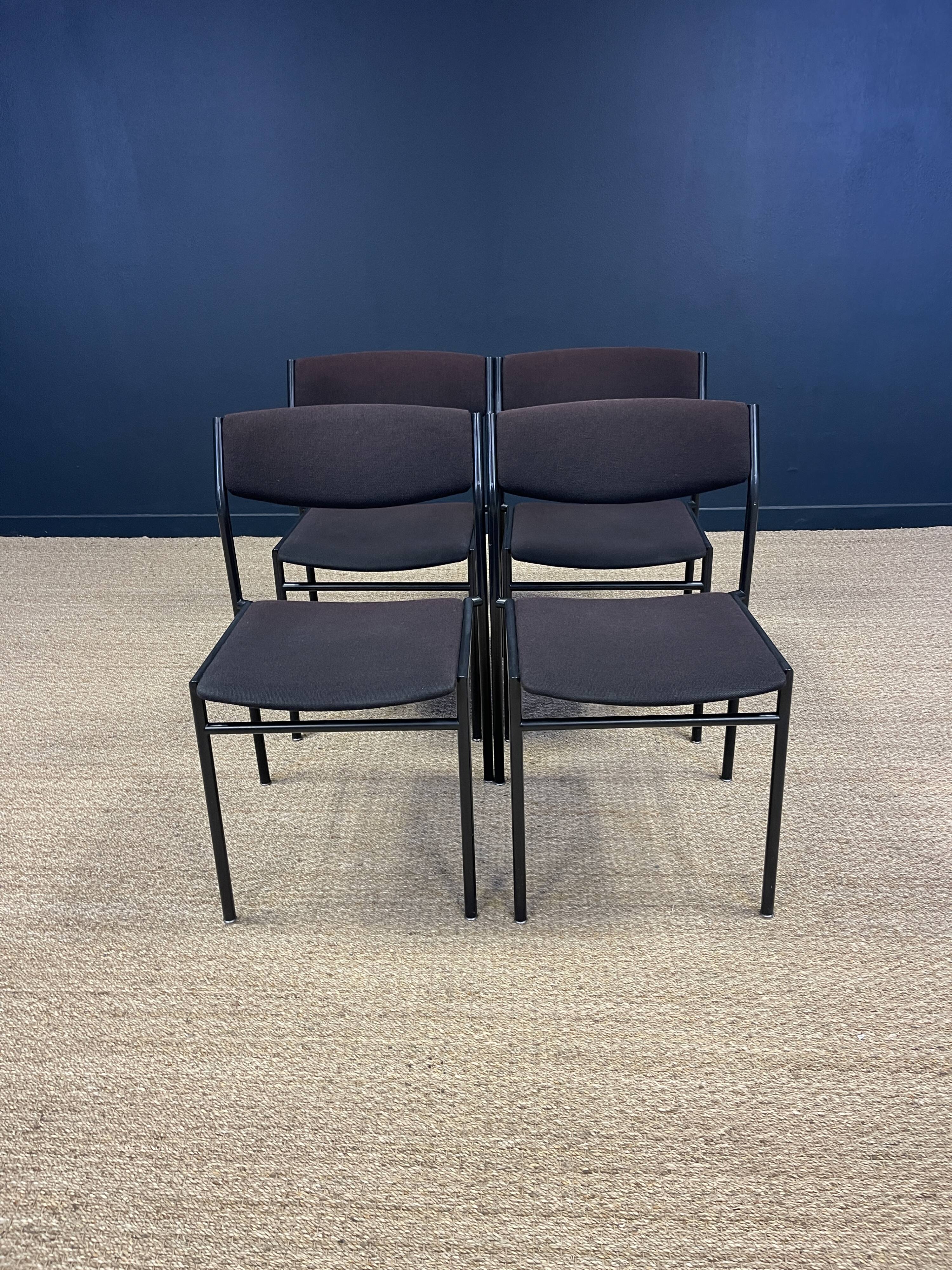 Set of 4 Gijs Van Der Sluis chairs aubergine fabric black steel legs 70s Netherlands