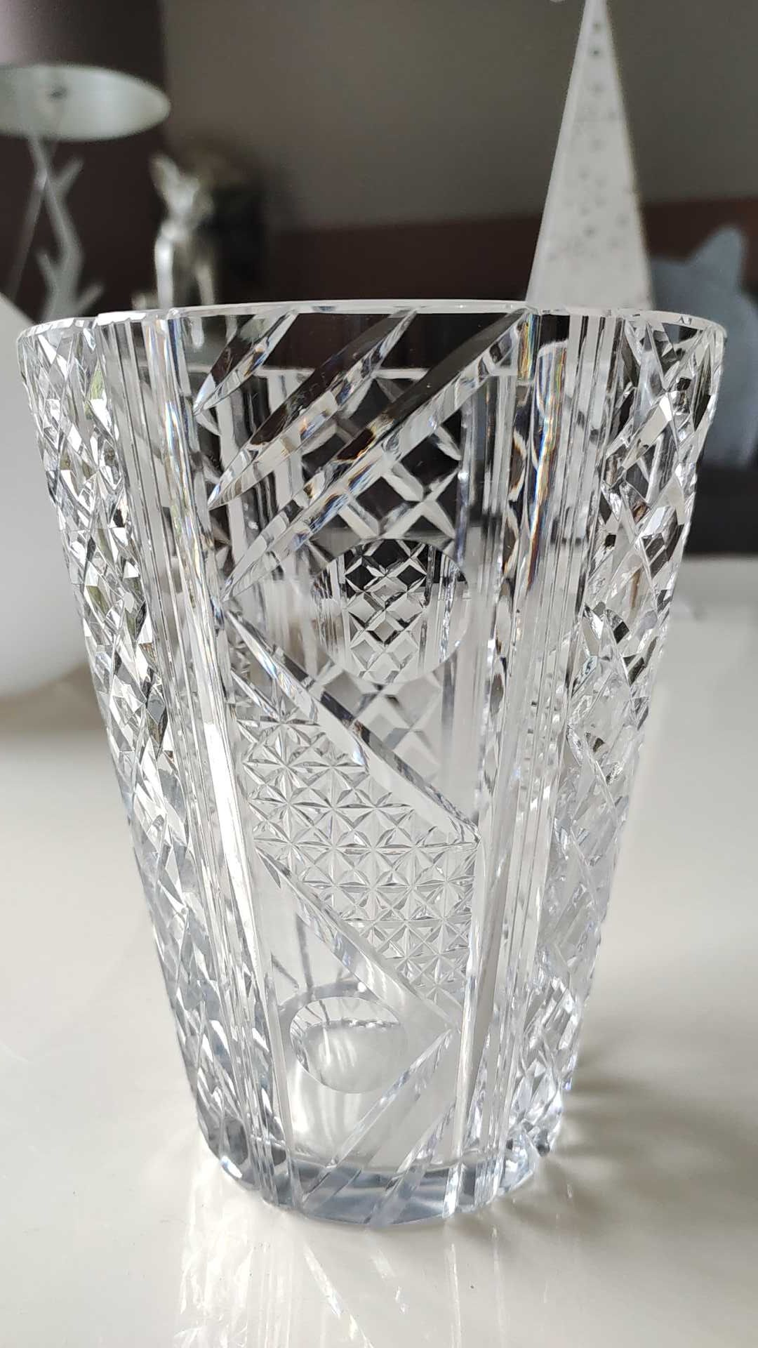 Vintage vase with flared neck in cut crystal - Decorated with geometric patterns / diamond braces