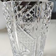 Vintage vase with flared neck in cut crystal - Decorated with geometric patterns / diamond braces