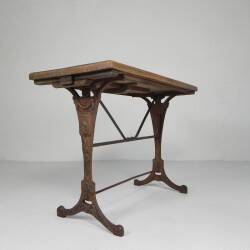 Table bistrot Art déco avec plateau en chêne sur base en fonte