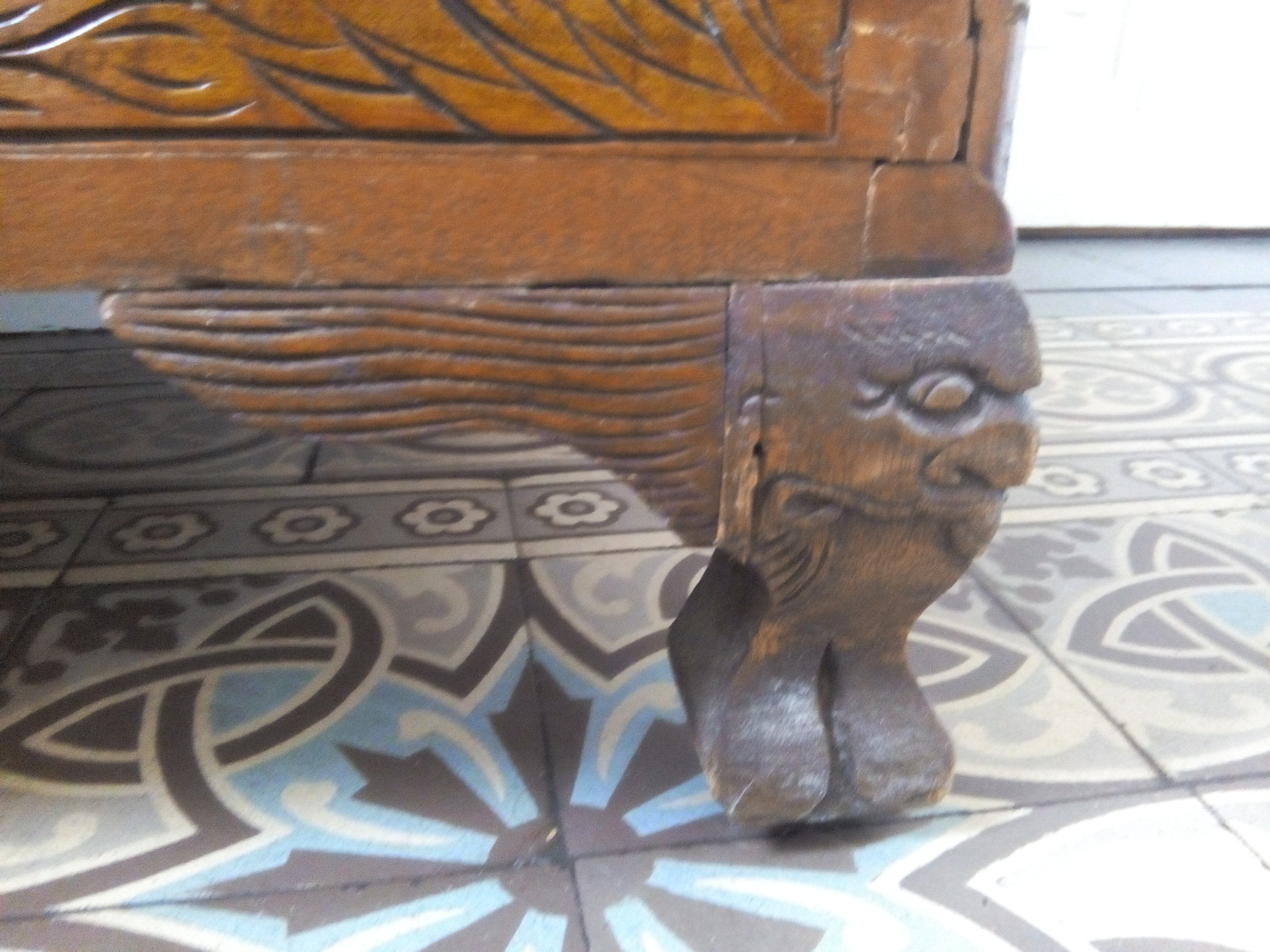Coffre Indochinois en camphrier sculpté