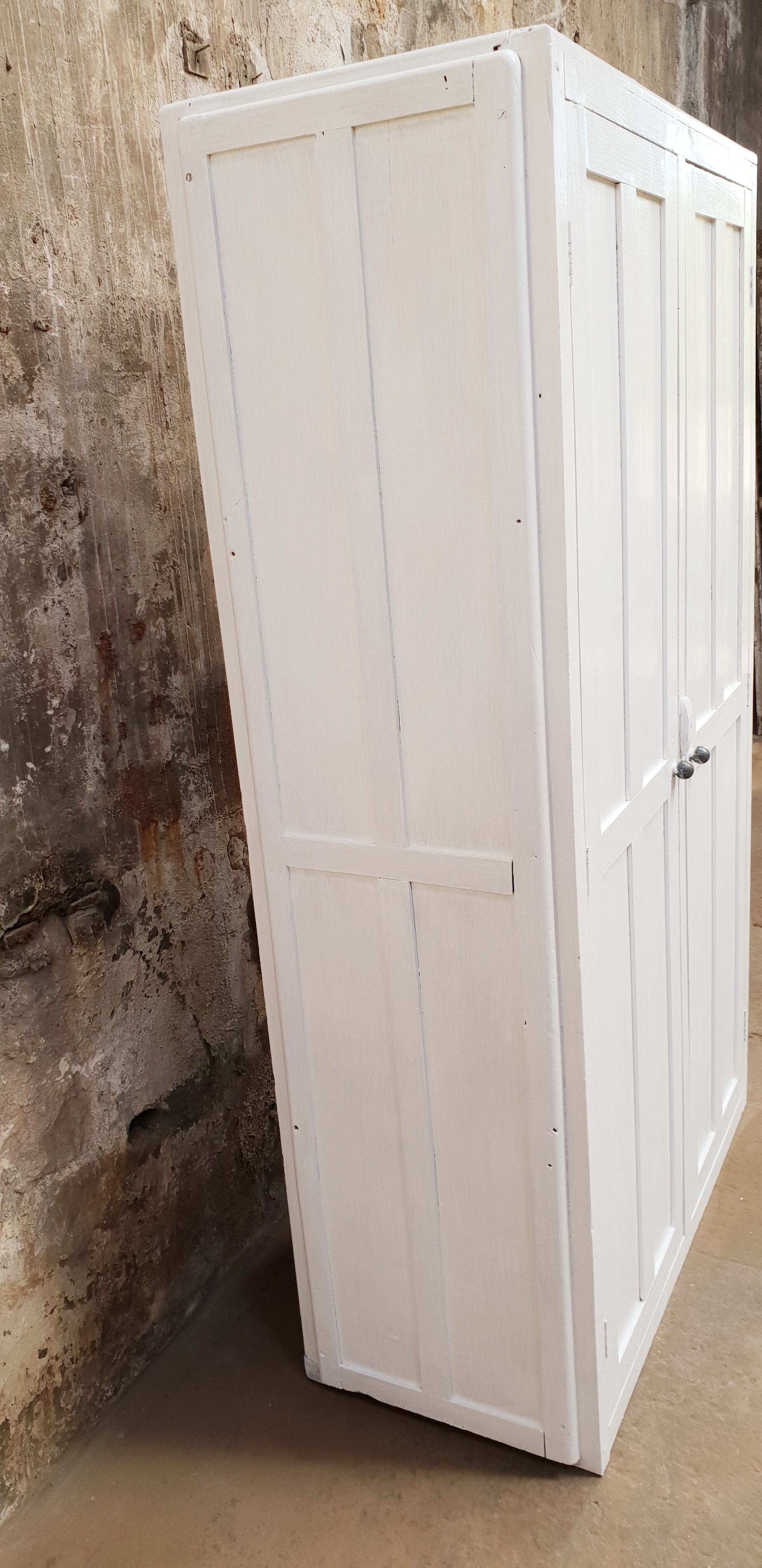 Armoire vintage