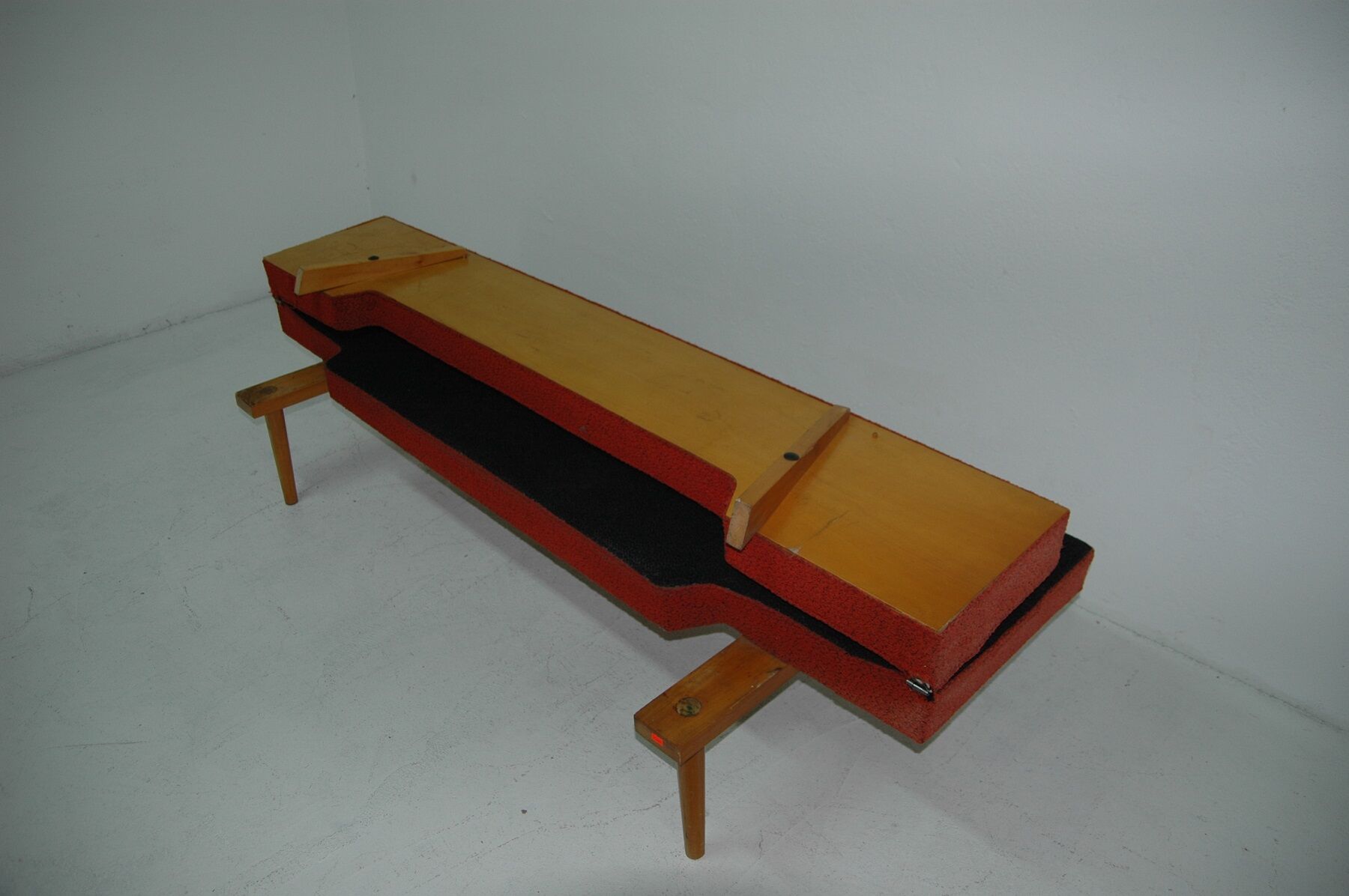 Sofa by Miroslav Navrátil, 1960s, Czechoslovakia