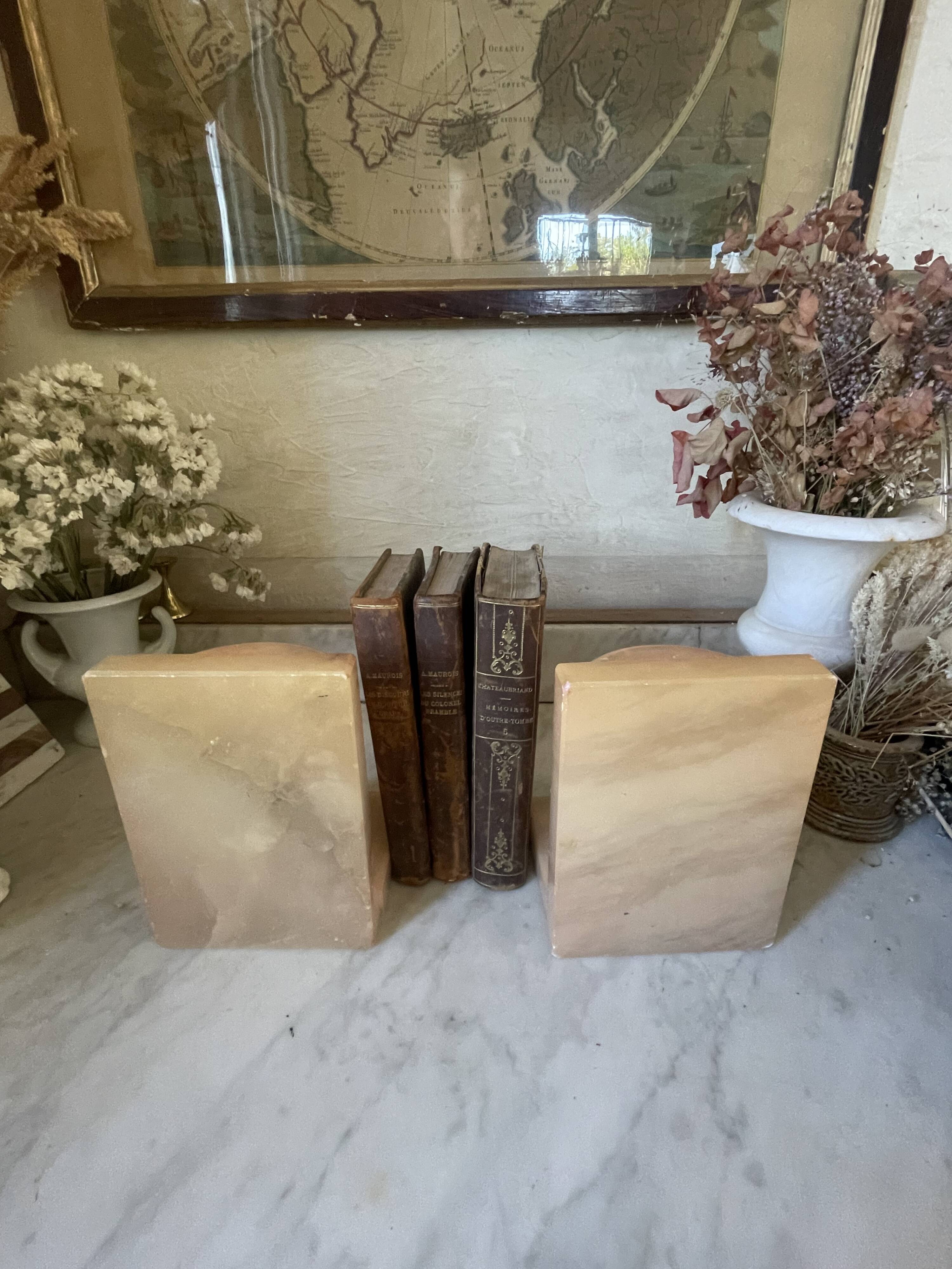 Paire de serre-livres vintage vase Médicis en onyx rose
